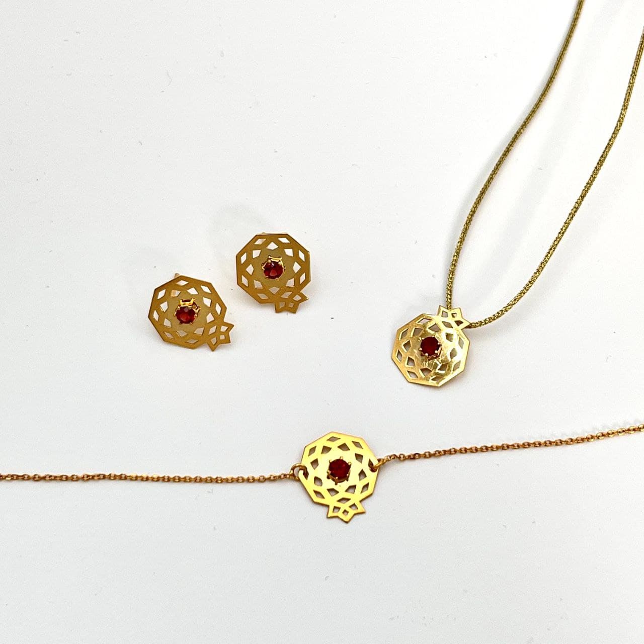 گوشواره گارنت از مجموعه انارها No.01